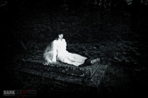 Mara Luna auf dem Waldfriedhof